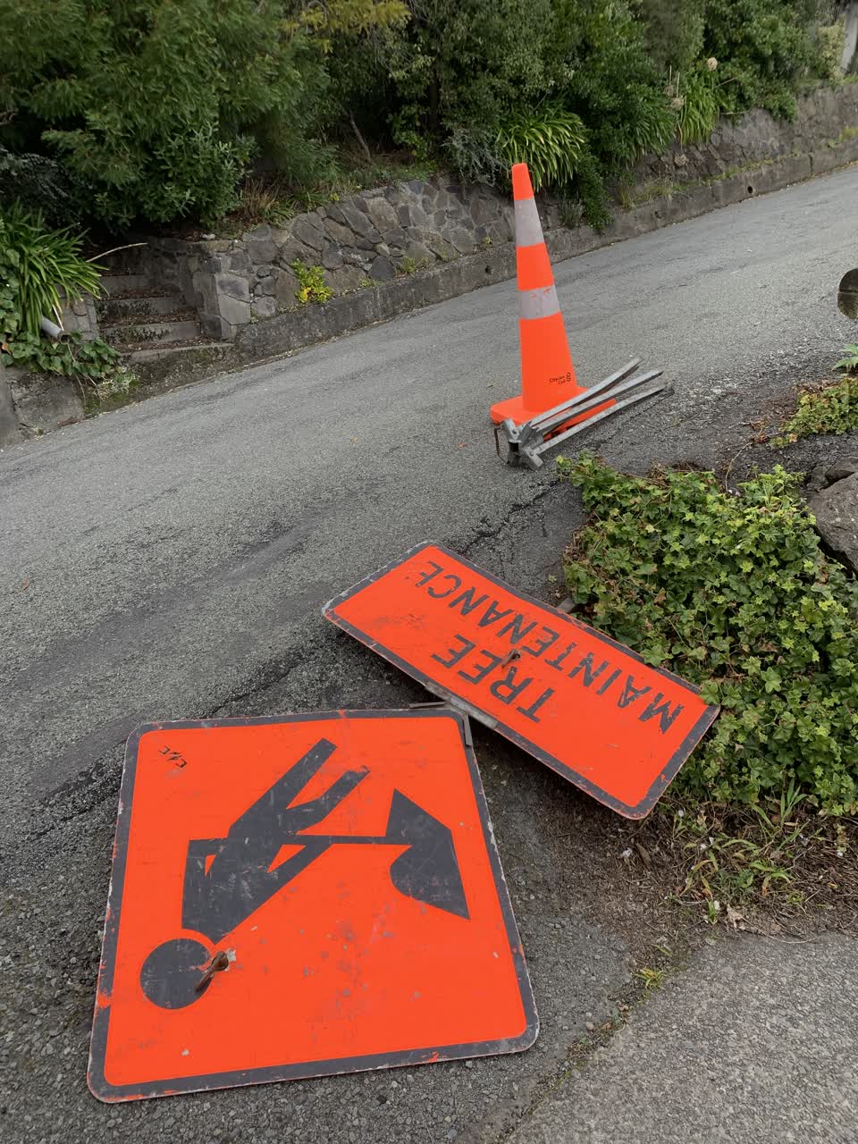 The photograph attached to this roading/streets report