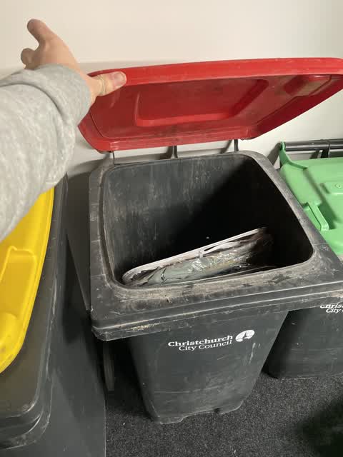 Rubbish/Recycling, a report photo