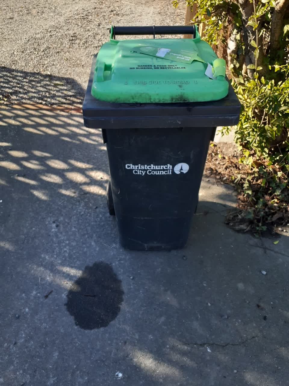 The photograph attached to this rubbish/recycling report