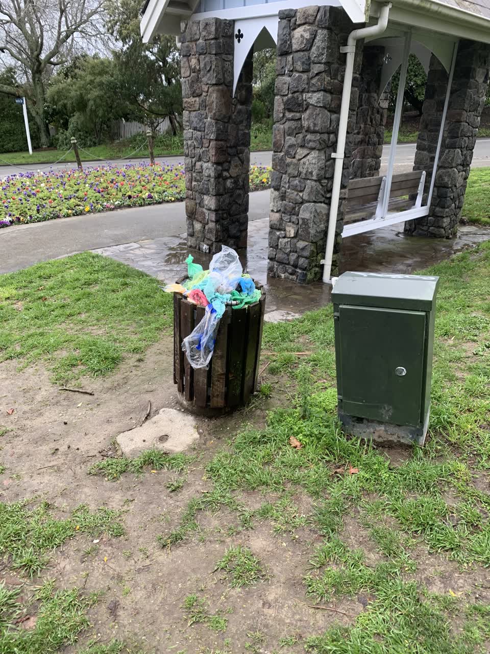 The photograph attached to this rubbish/recycling report