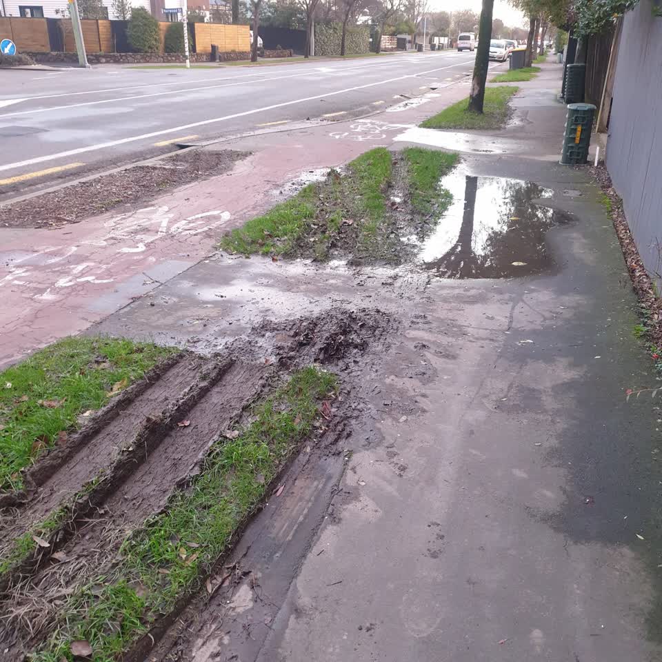 The photograph attached to this roading/streets report