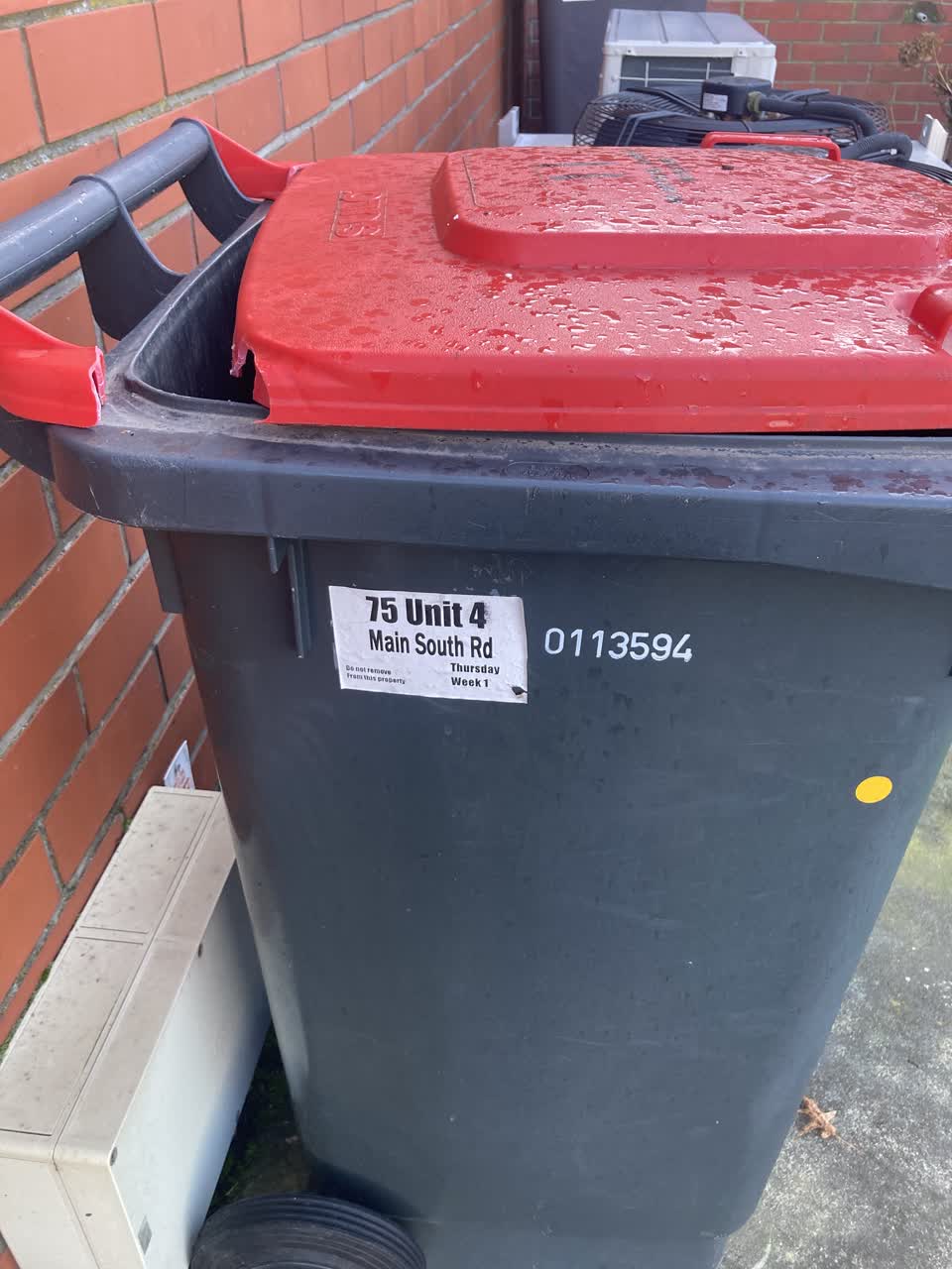 The photograph attached to this rubbish/recycling report