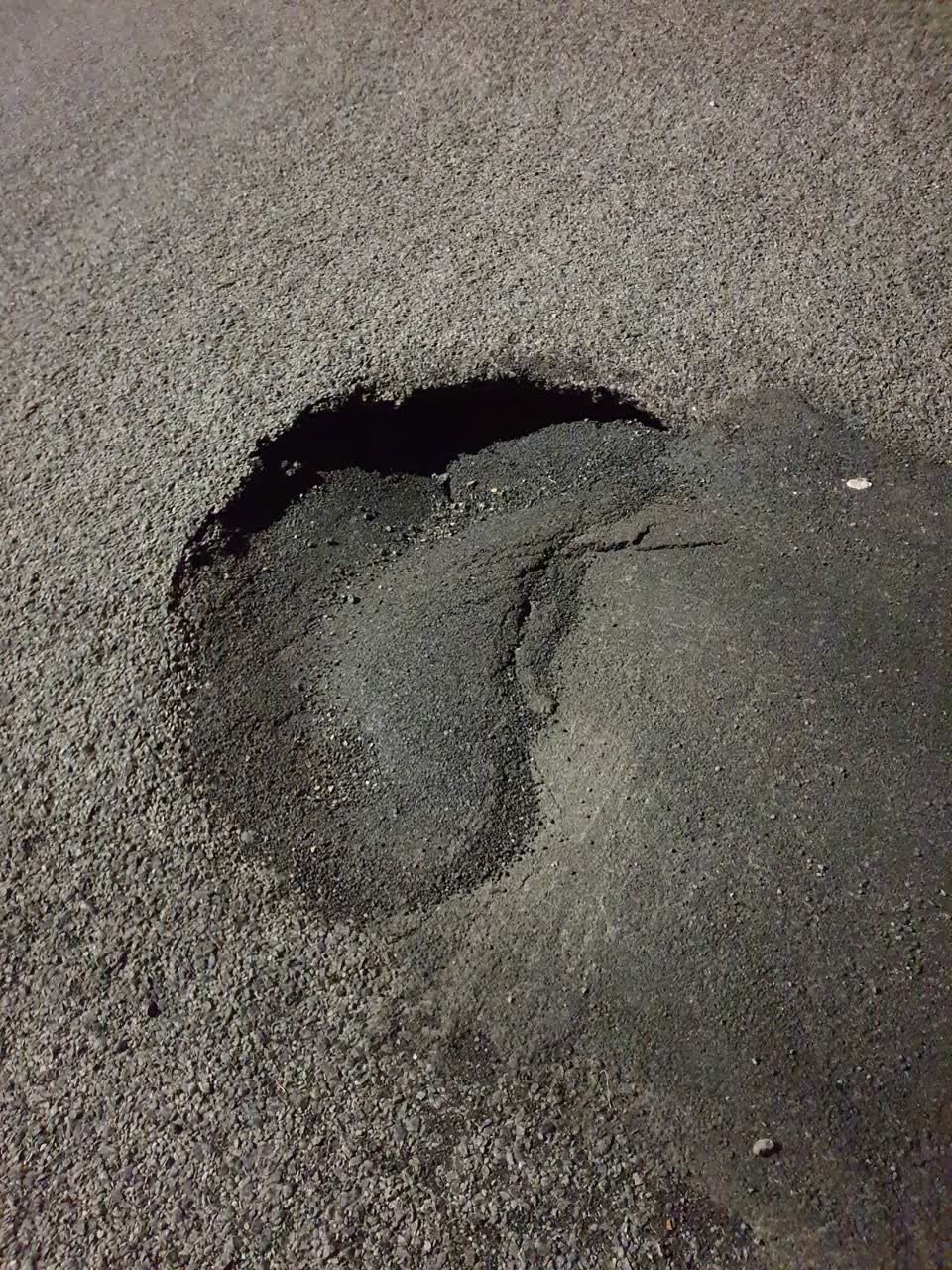 The photograph attached to this roading/streets report