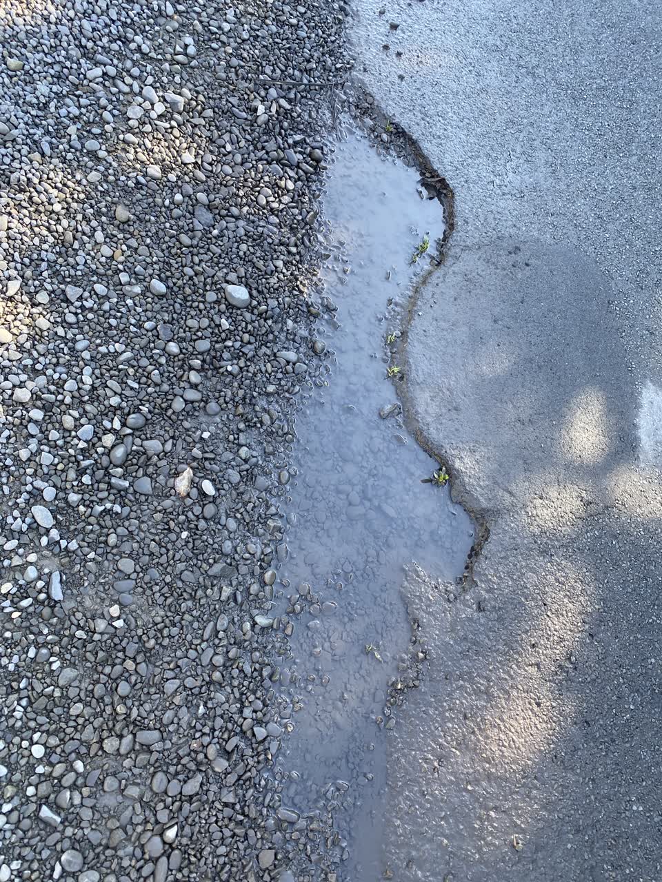 The photograph attached to this roading/streets report