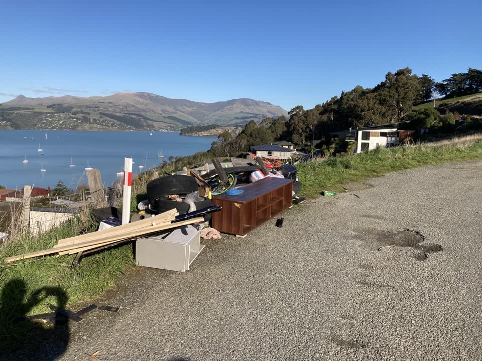 The photograph attached to this rubbish/recycling report