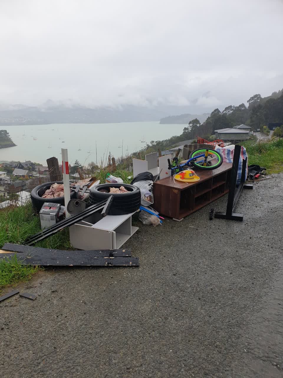The photograph attached to this rubbish/recycling report