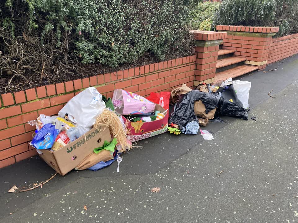 The photograph attached to this rubbish/recycling report