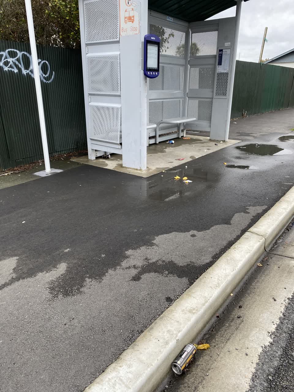 The photograph attached to this rubbish/recycling report