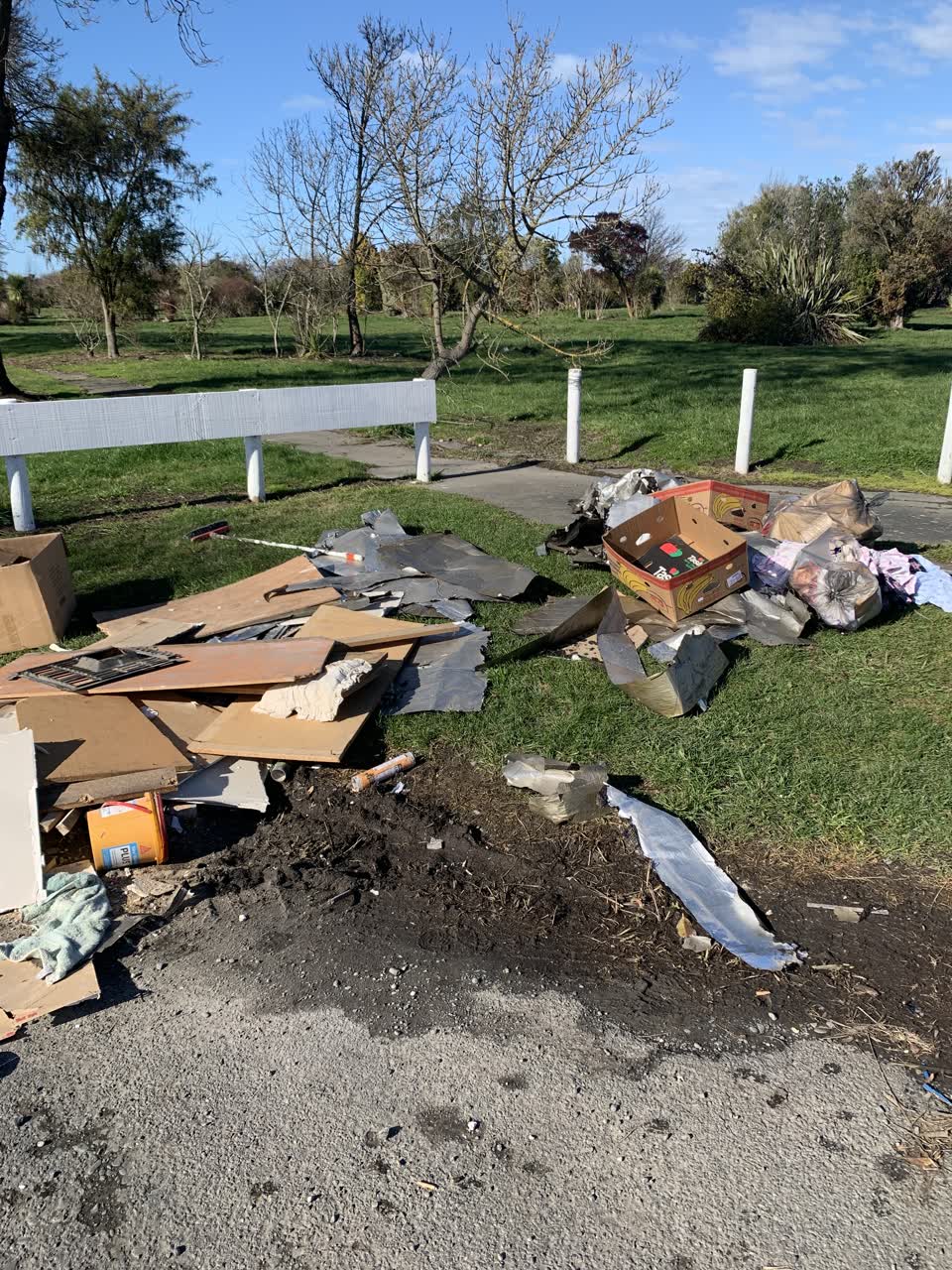 The photograph attached to this rubbish/recycling report