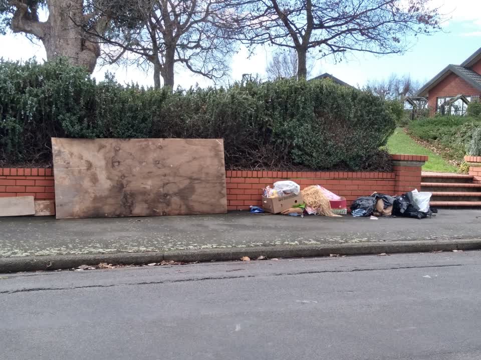 The photograph attached to this rubbish/recycling report