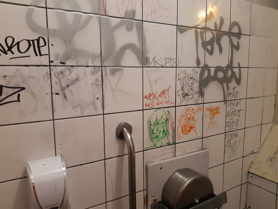 The photograph attached to this graffiti report