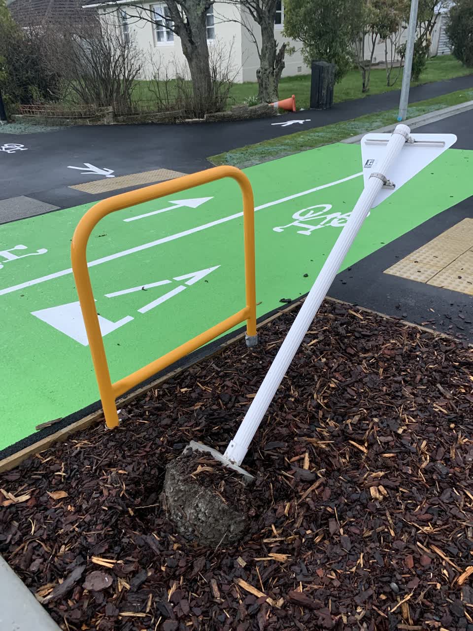 The photograph attached to this roading/streets report