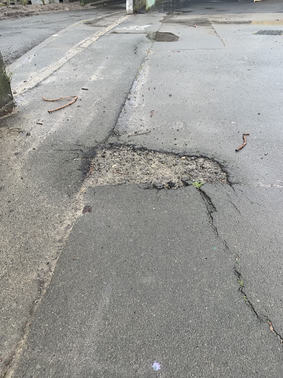 The photograph attached to this roading/streets report