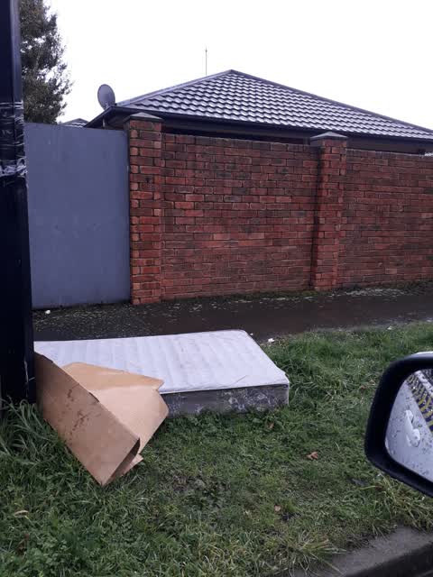 Rubbish/Recycling, a report photo