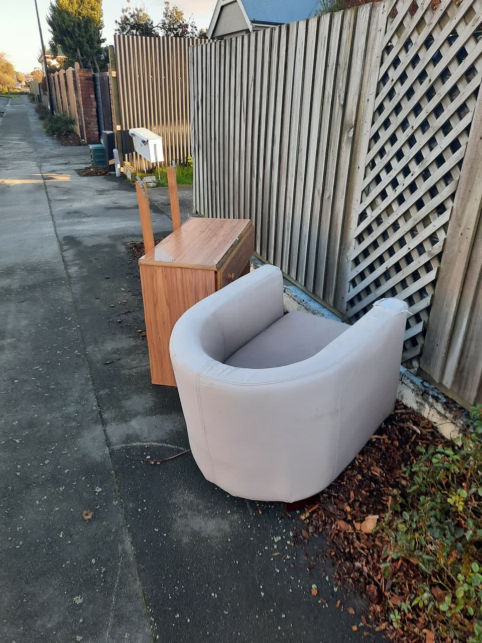 The photograph attached to this rubbish/recycling report