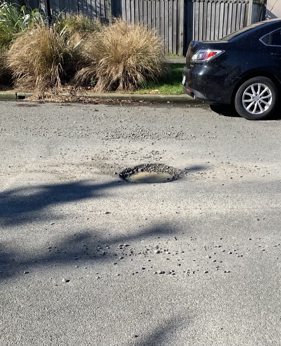 The photograph attached to this roading/streets report