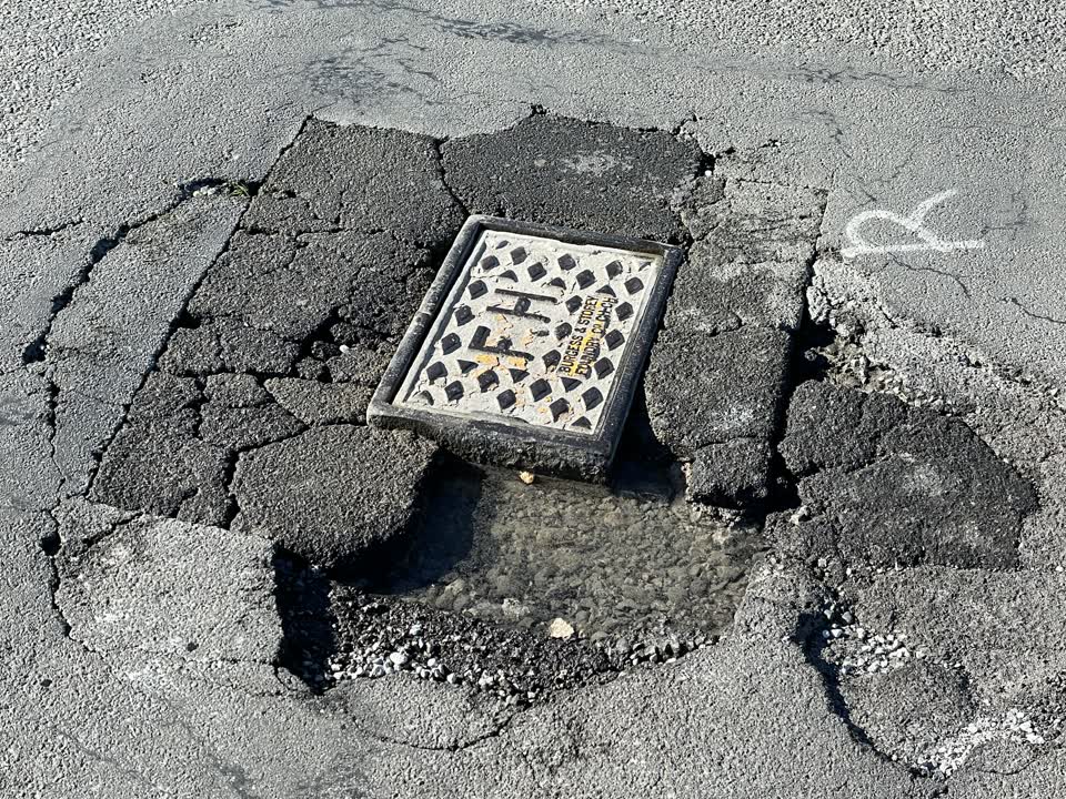 The photograph attached to this roading/streets report