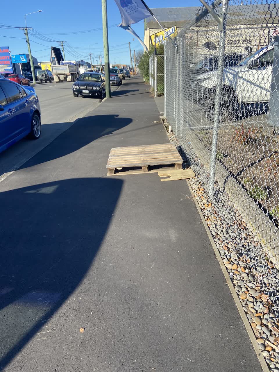 The photograph attached to this rubbish/recycling report