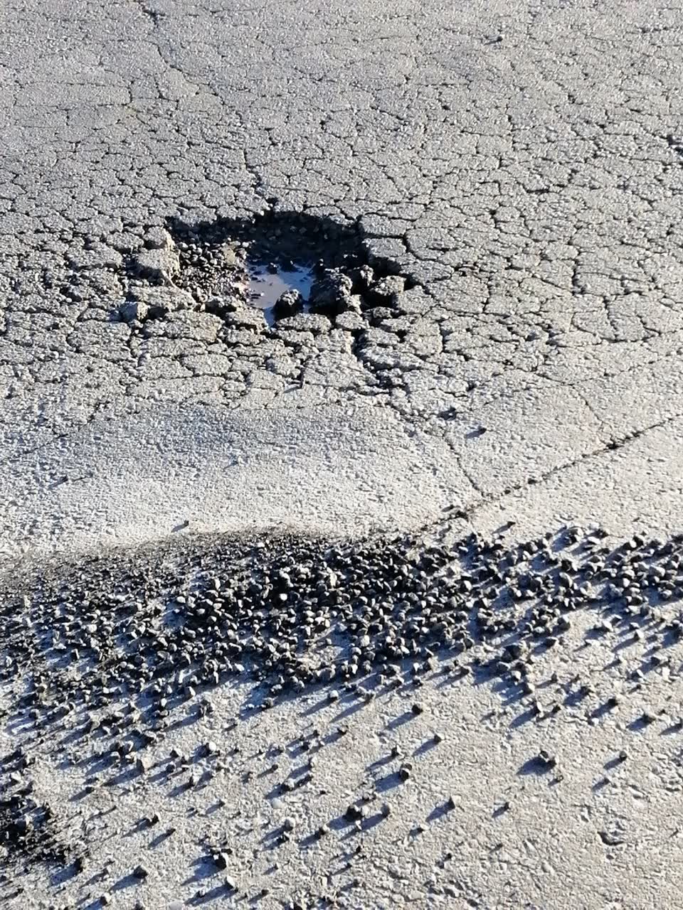 The photograph attached to this roading/streets report