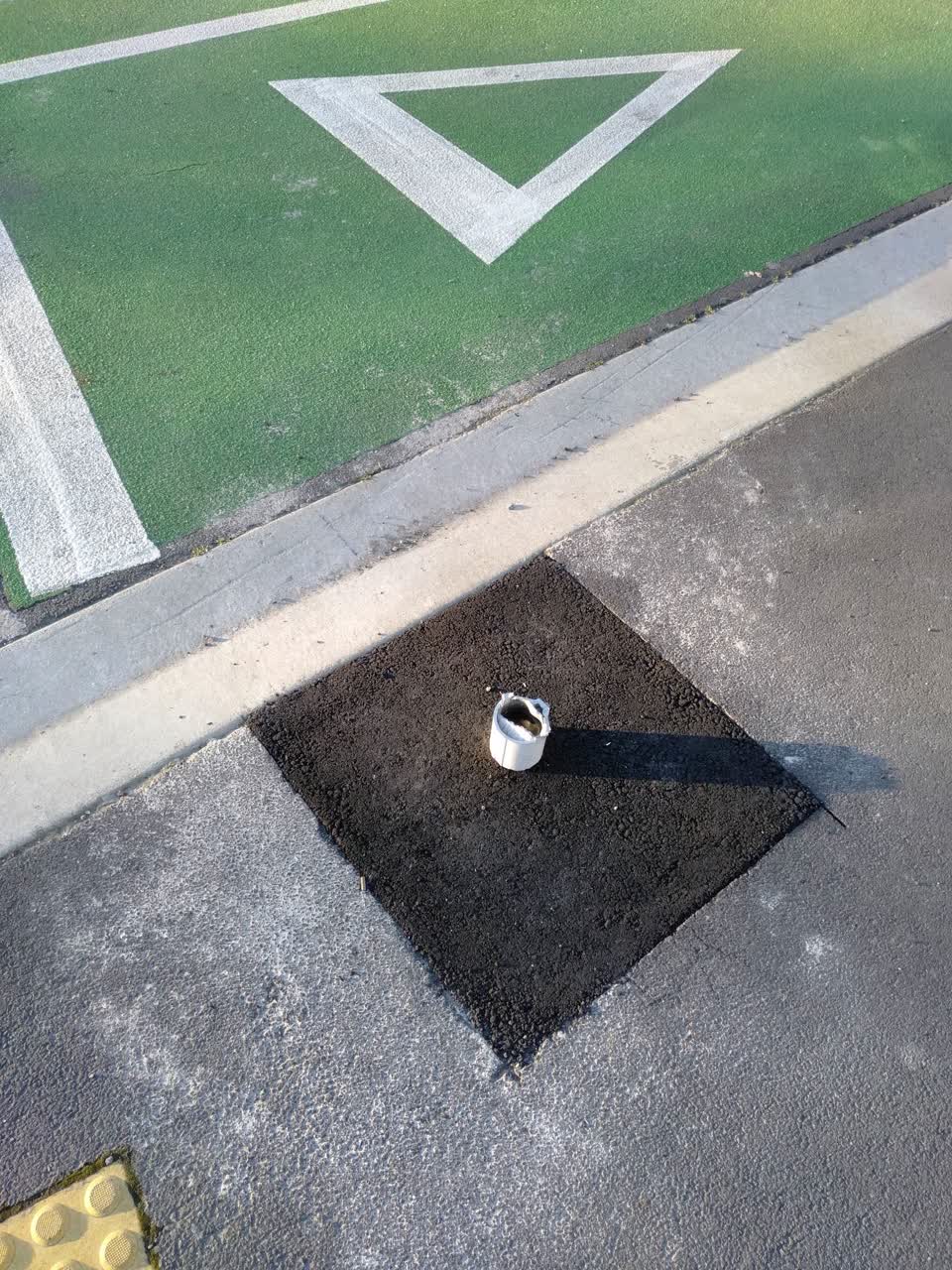The photograph attached to this roading/streets report