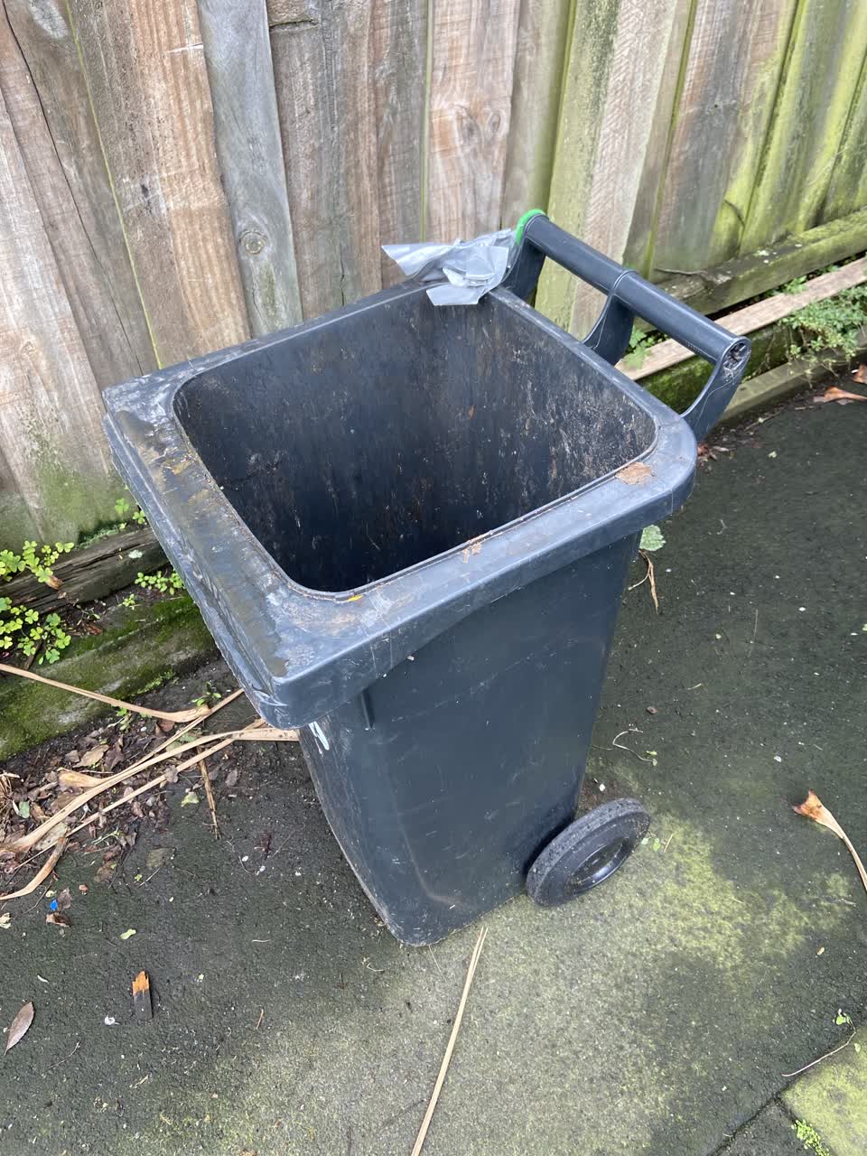 The photograph attached to this rubbish/recycling report