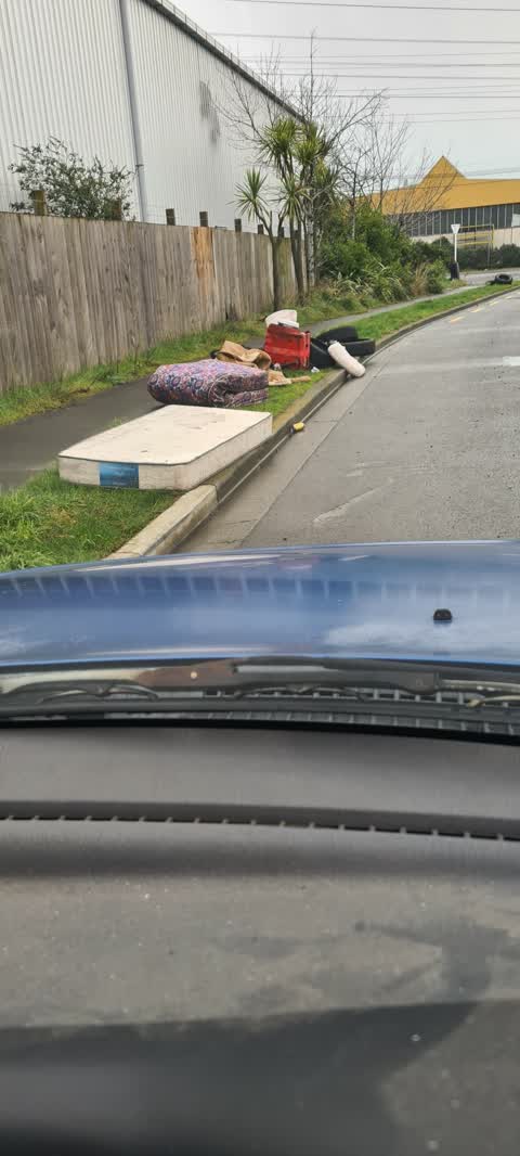 Rubbish/Recycling, a report photo