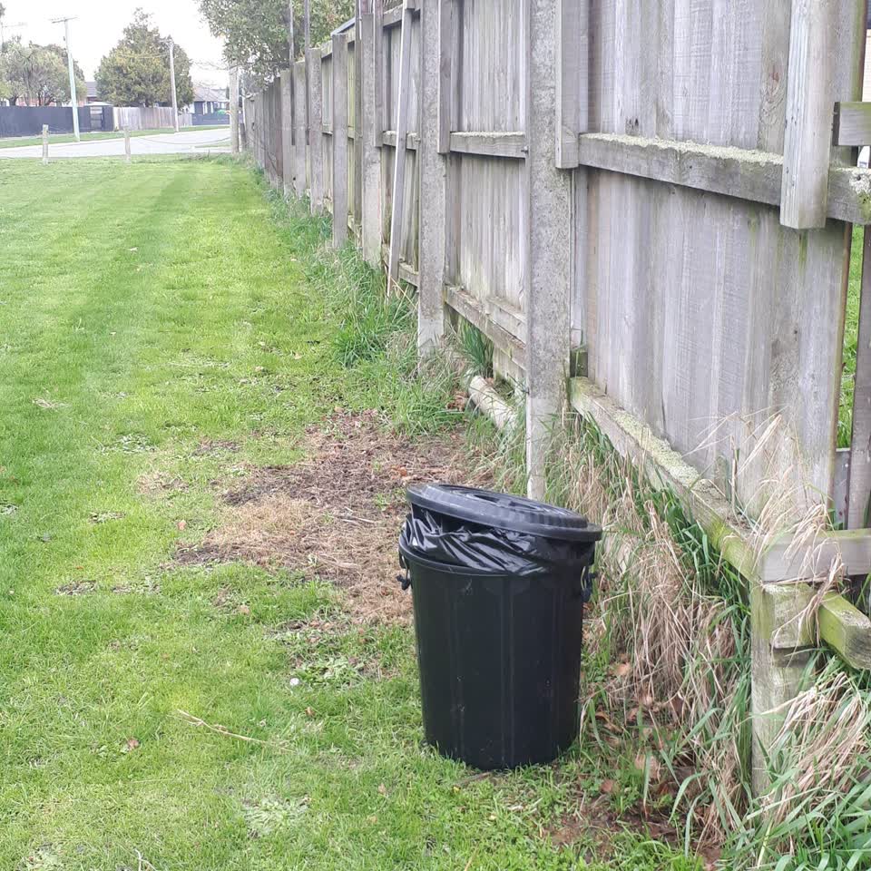 The photograph attached to this rubbish/recycling report