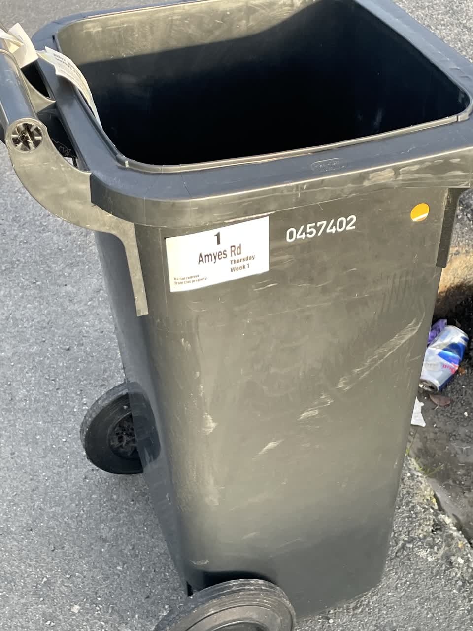 The photograph attached to this rubbish/recycling report