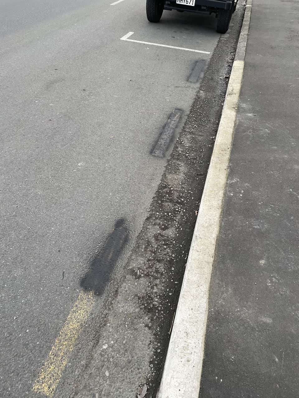 The photograph attached to this roading/streets report