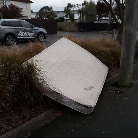 Rubbish/Recycling, a report photo