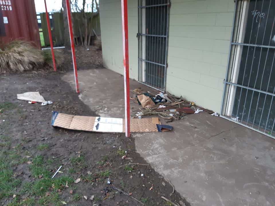 The photograph attached to this rubbish/recycling report
