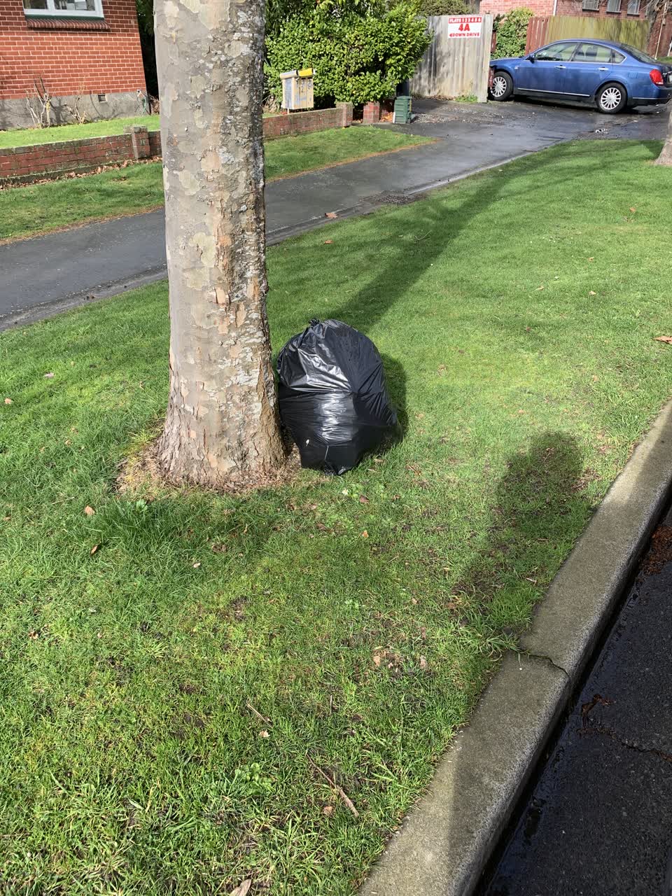 The photograph attached to this rubbish/recycling report