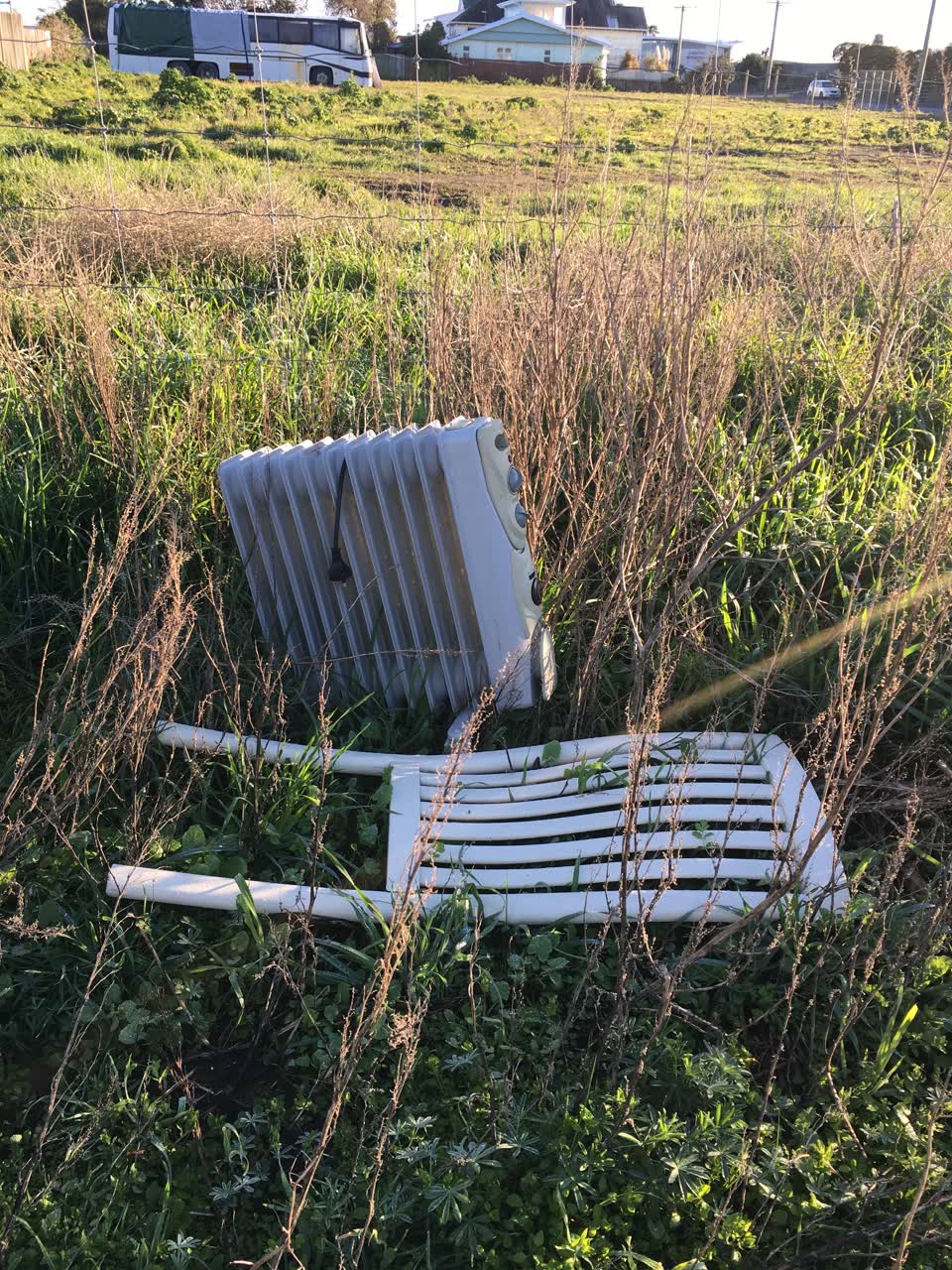 The photograph attached to this rubbish/recycling report