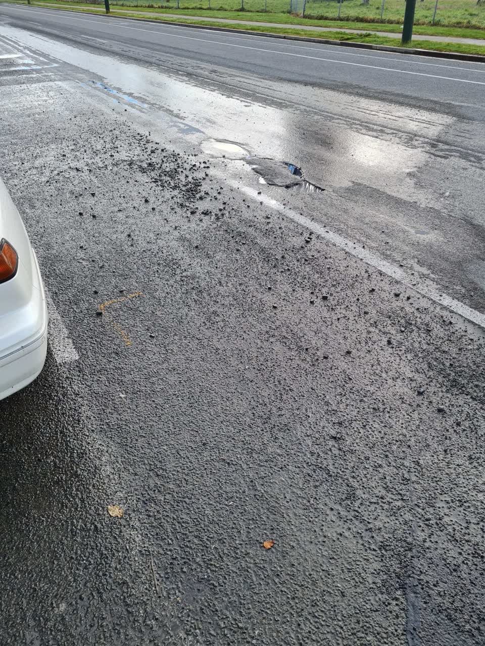 The photograph attached to this roading/streets report