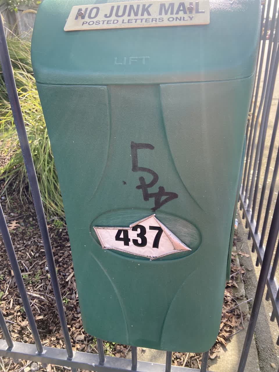 The photograph attached to this graffiti report