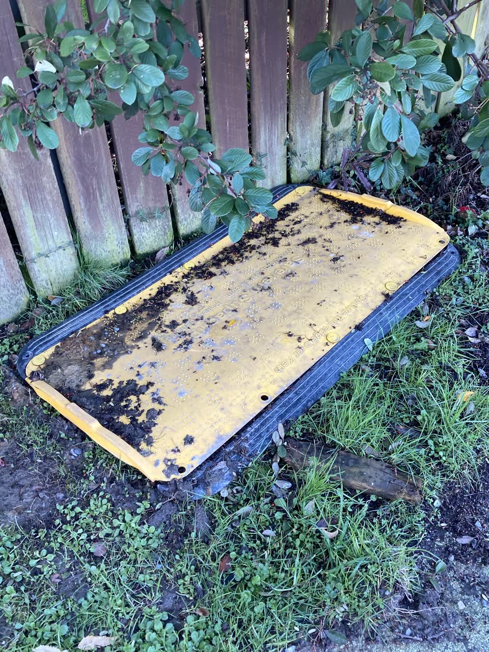 The photograph attached to this rubbish/recycling report