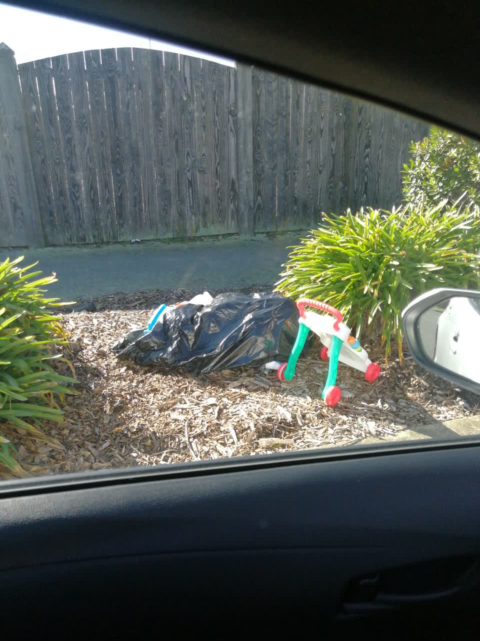 The photograph attached to this rubbish/recycling report