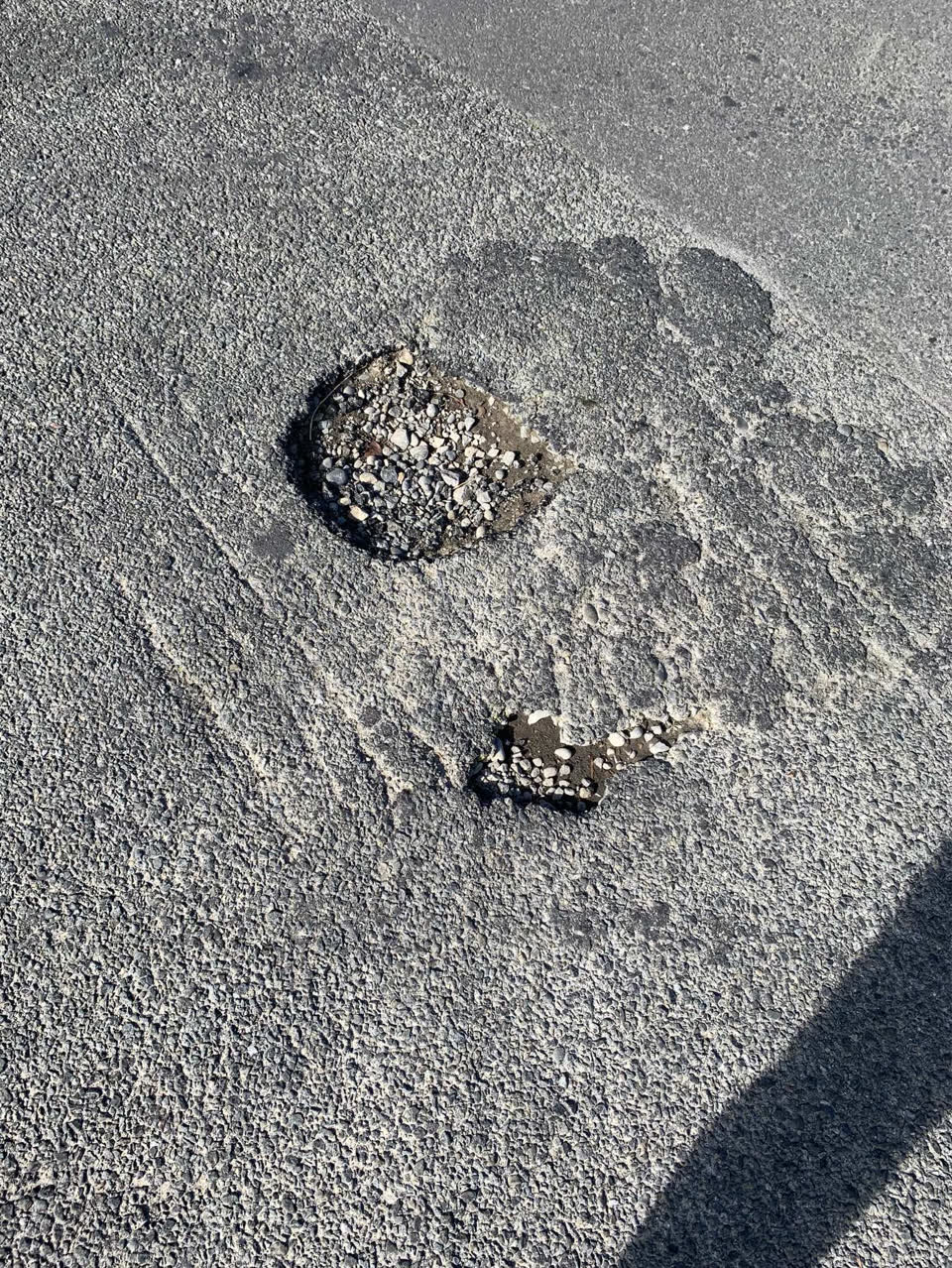 The photograph attached to this roading/streets report