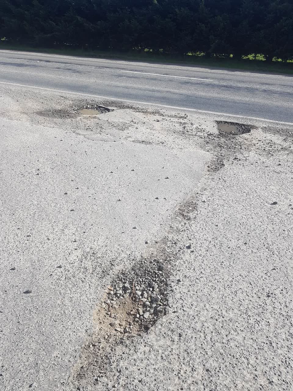 The photograph attached to this roading/streets report