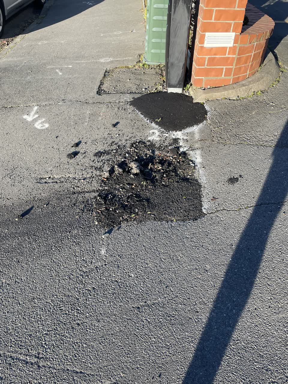 The photograph attached to this roading/streets report