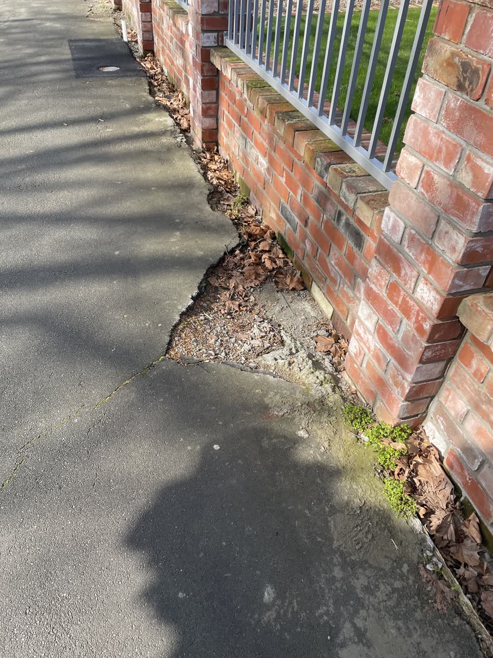 The photograph attached to this roading/streets report