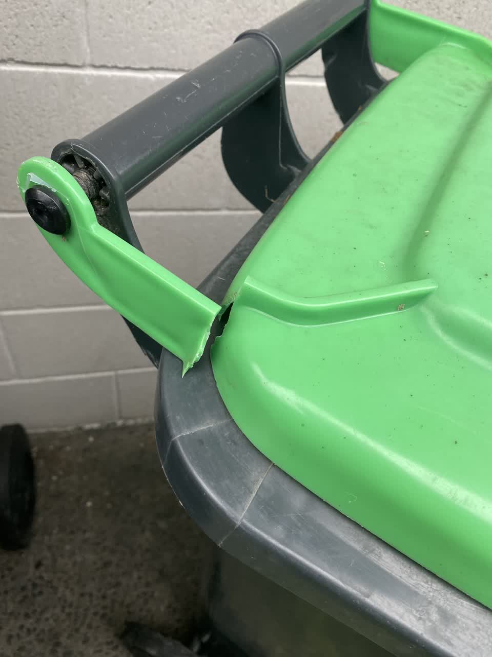 The photograph attached to this rubbish/recycling report