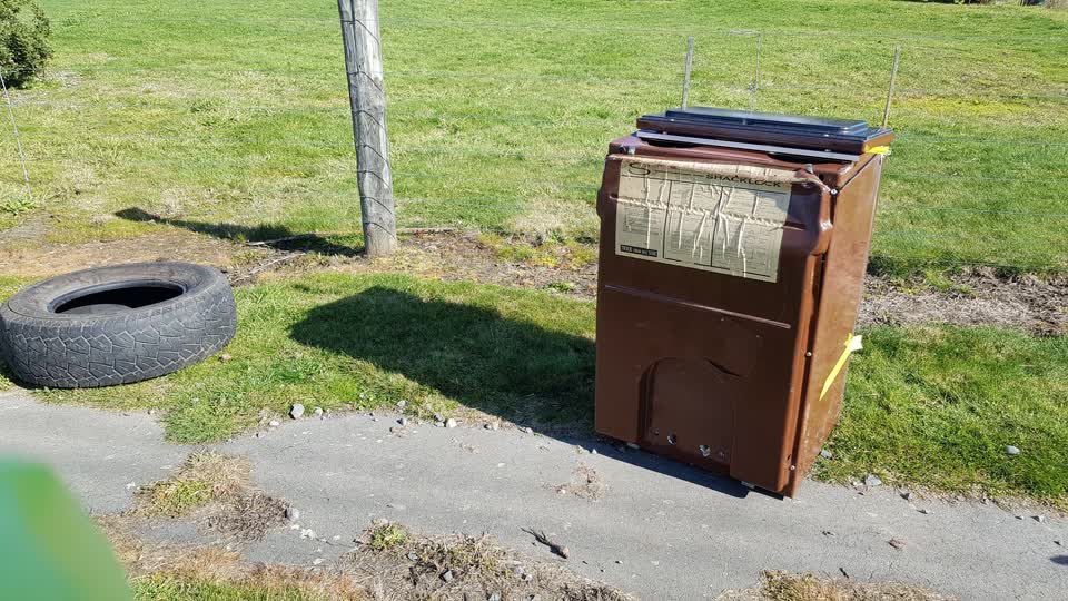 The photograph attached to this rubbish/recycling report