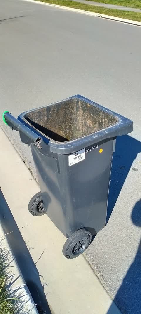 Rubbish/Recycling, a report photo