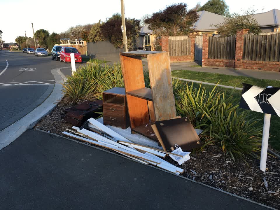 The photograph attached to this rubbish/recycling report