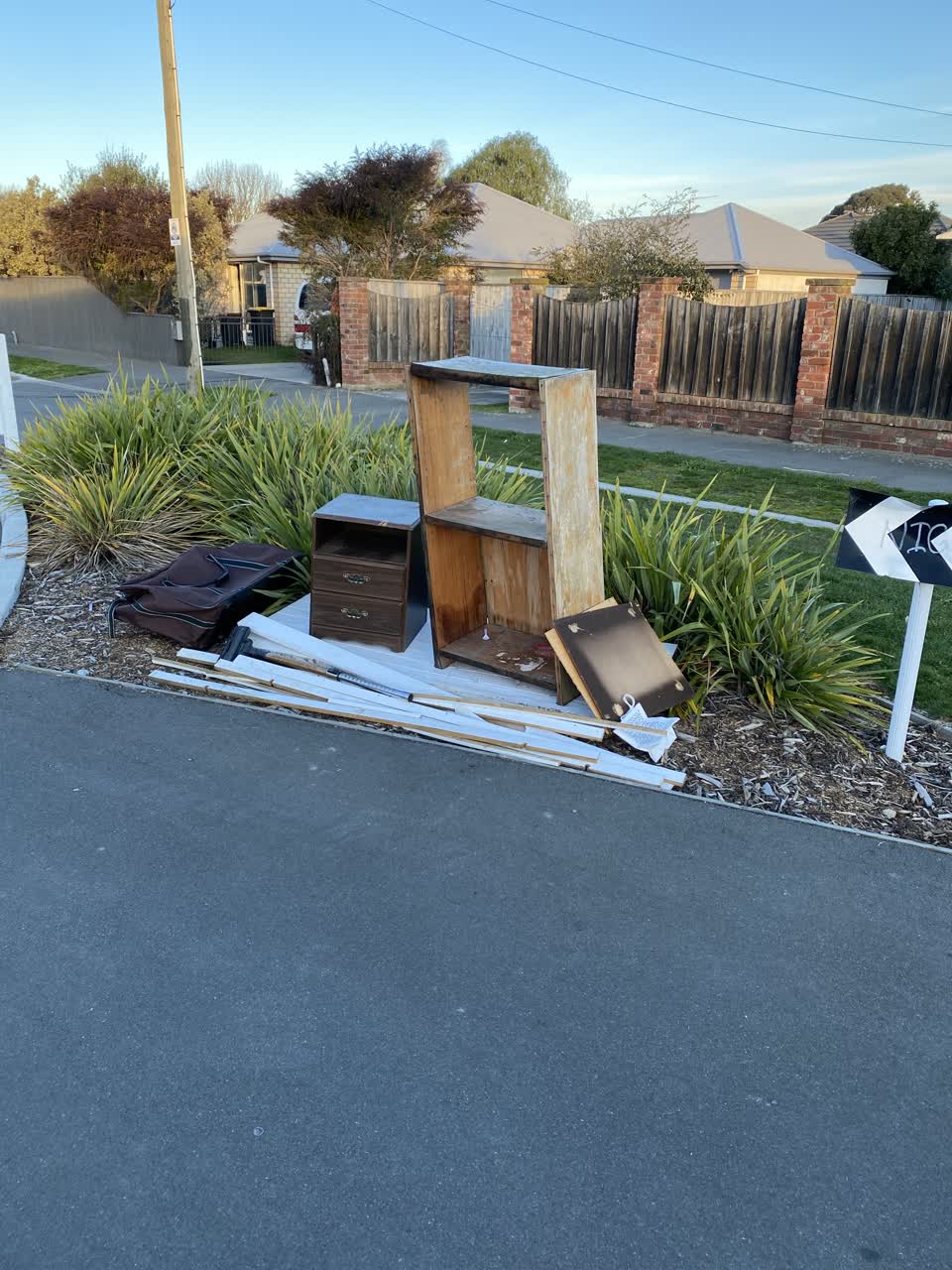 The photograph attached to this rubbish/recycling report