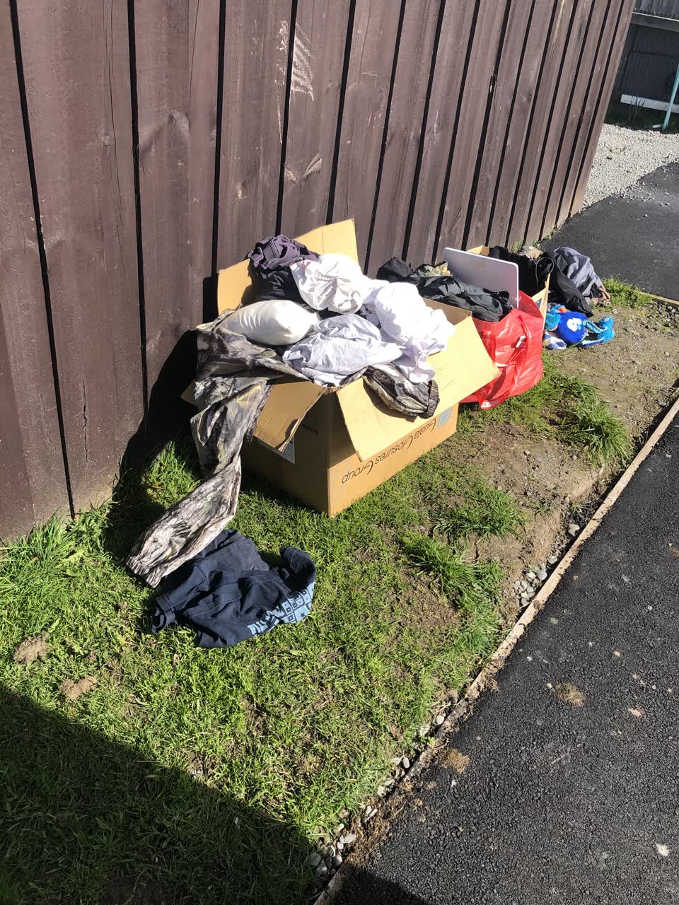 The photograph attached to this rubbish/recycling report