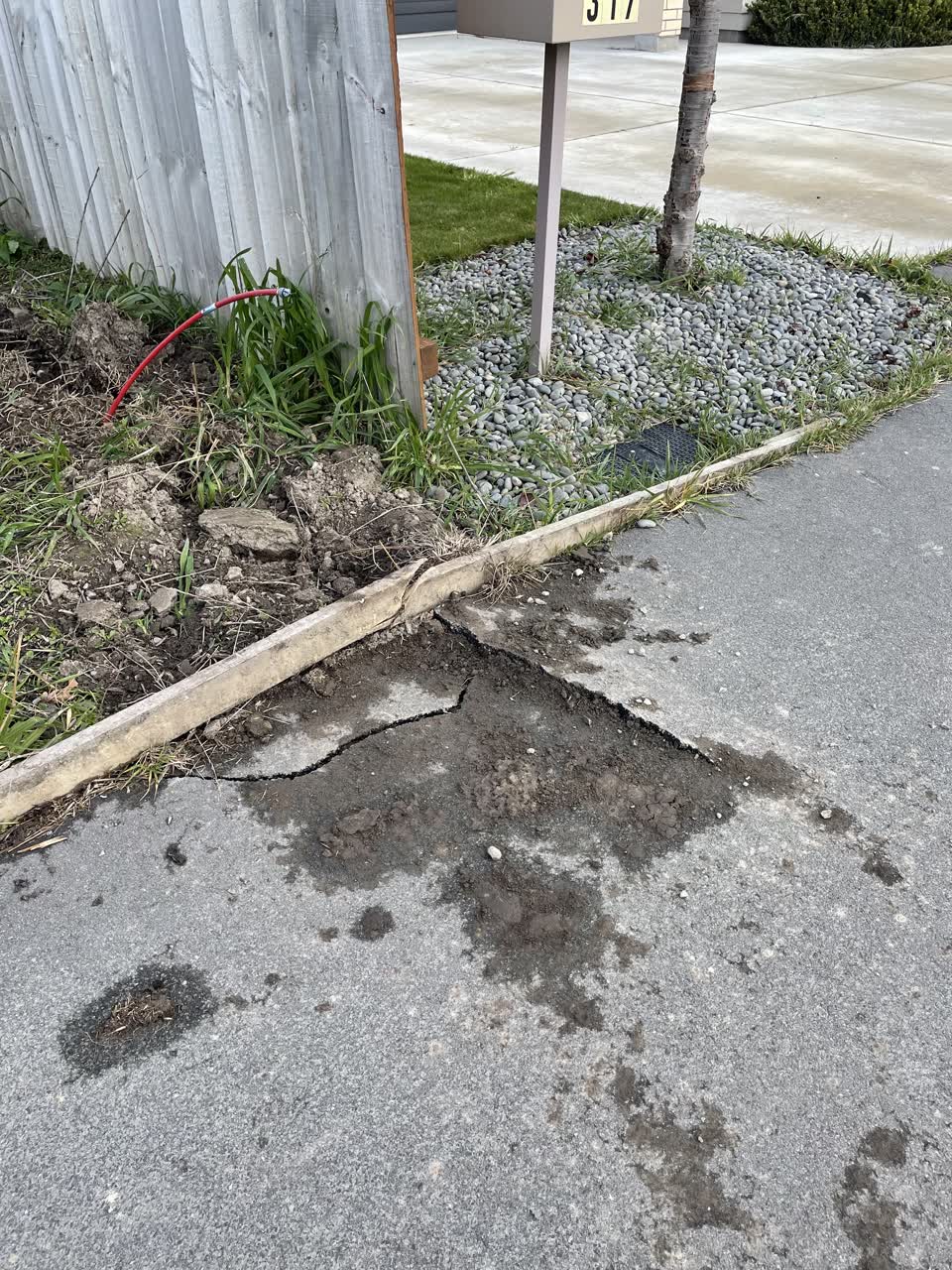 The photograph attached to this roading/streets report