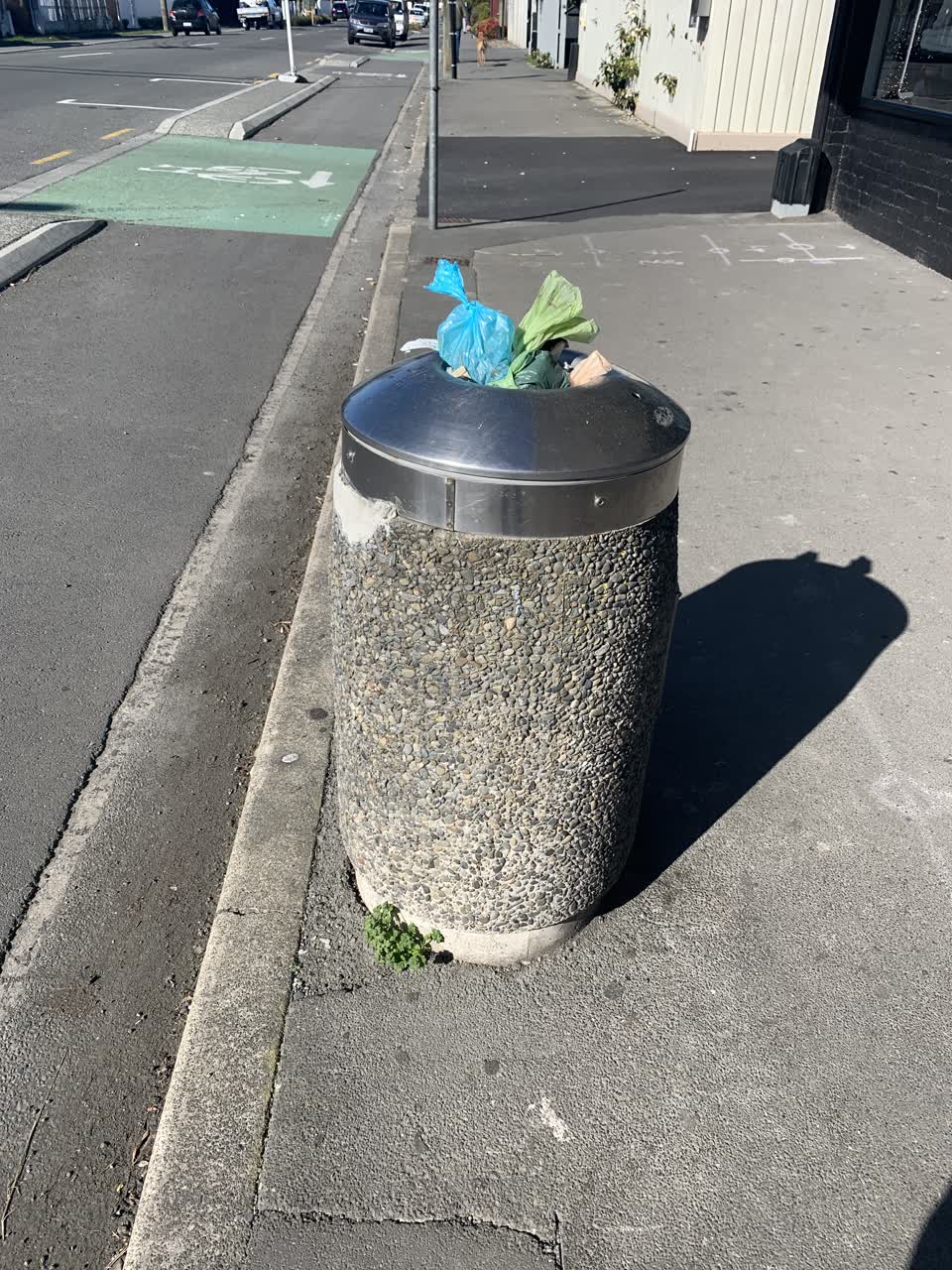 The photograph attached to this rubbish/recycling report