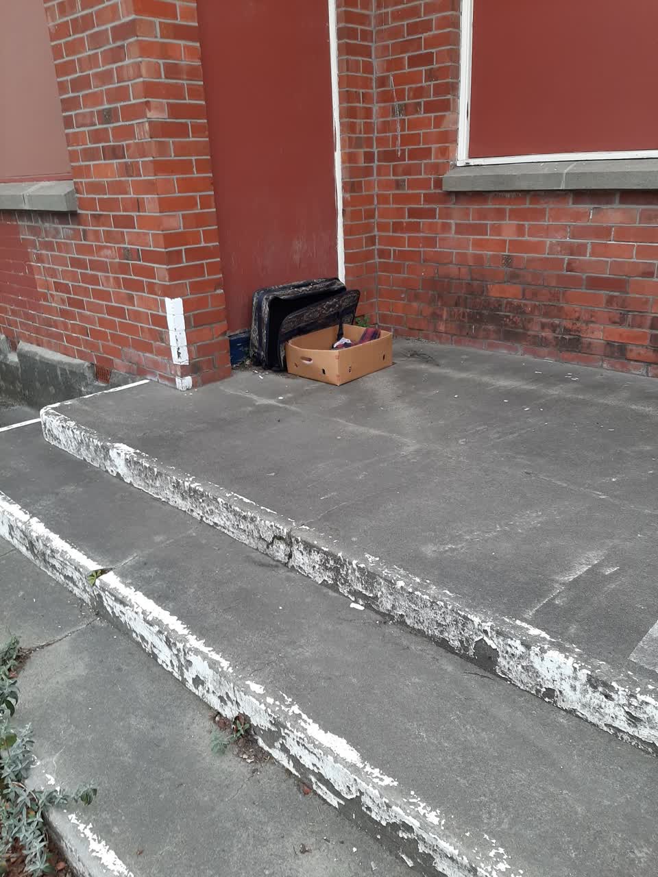 The photograph attached to this rubbish/recycling report